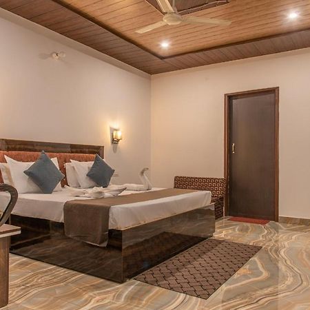 Ferienwohnung Panormic View By The North Edge Kasauli Exterior foto