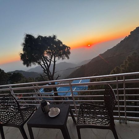 Ferienwohnung Panormic View By The North Edge Kasauli Exterior foto