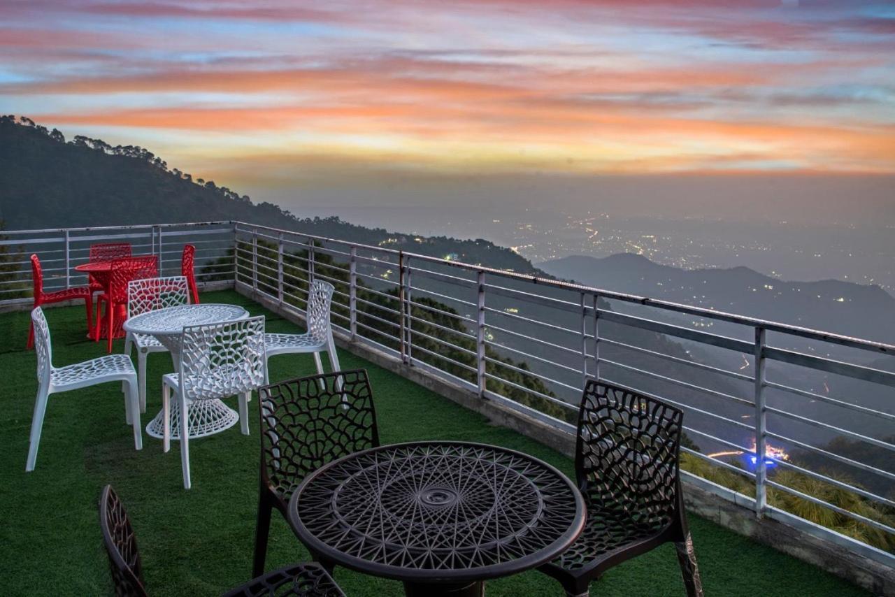 Ferienwohnung Panormic View By The North Edge Kasauli Exterior foto