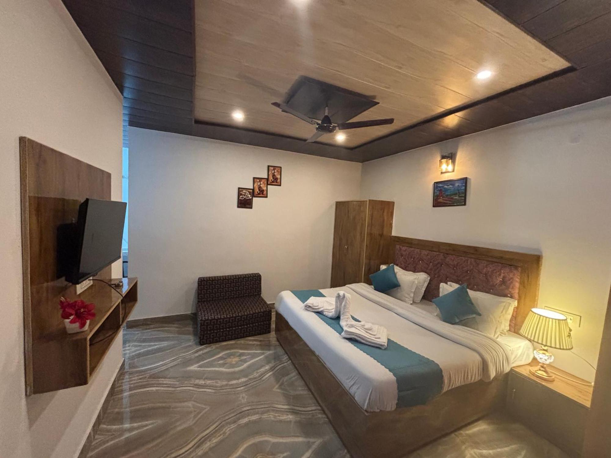 Ferienwohnung Panormic View By The North Edge Kasauli Exterior foto