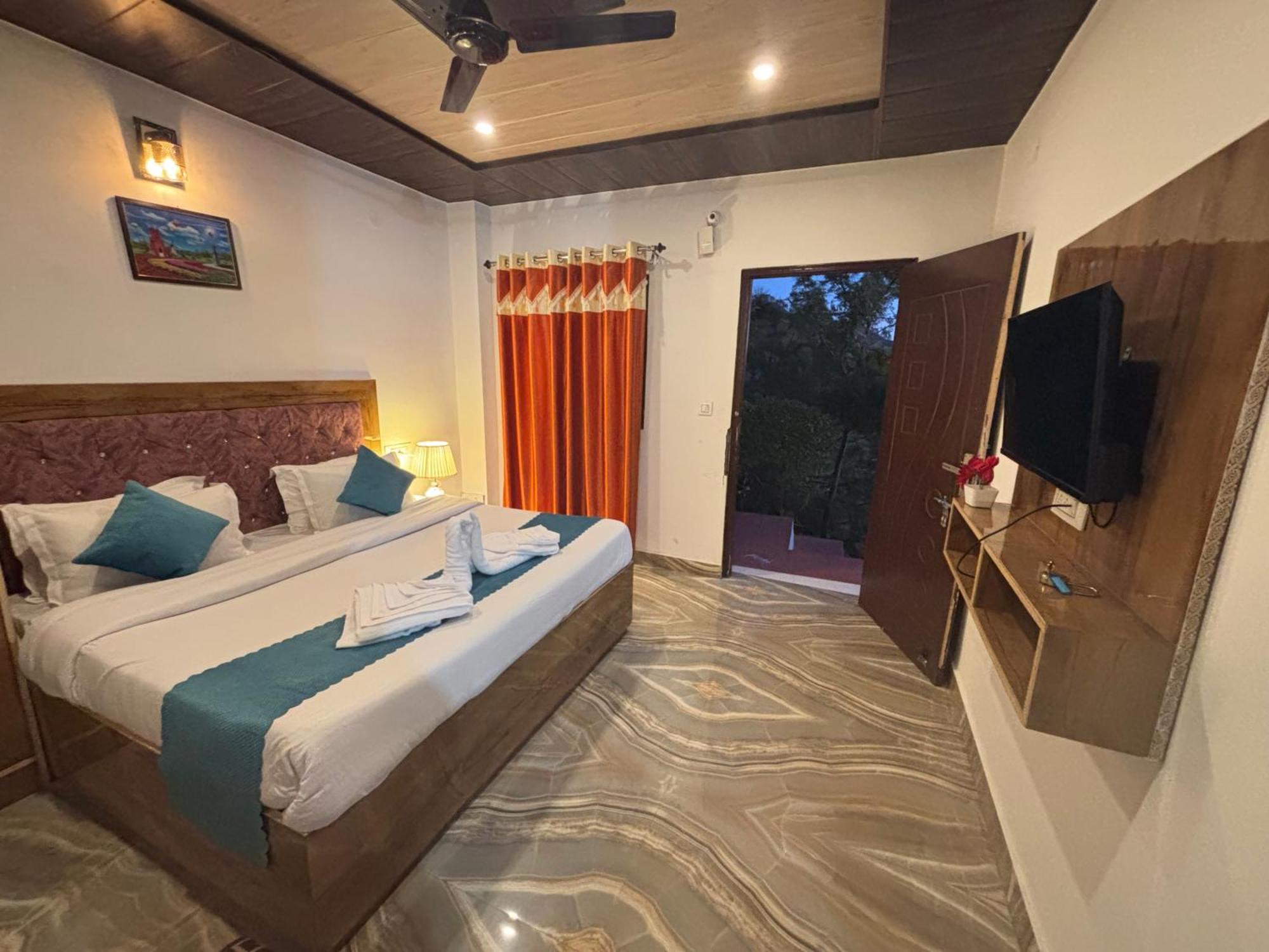 Ferienwohnung Panormic View By The North Edge Kasauli Exterior foto
