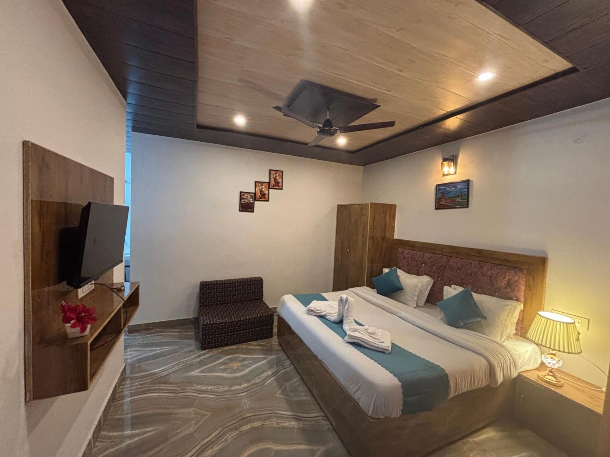Ferienwohnung Panormic View By The North Edge Kasauli Exterior foto